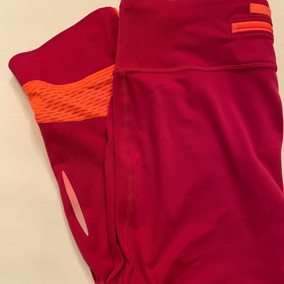 Under Armour pink capri workout pants - Picture 3 of 5